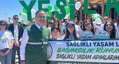 İzmir'de bağımlılığa karşı çocuklar ve velilerden 'Sağlıklı Yaşam' yürüyüşü