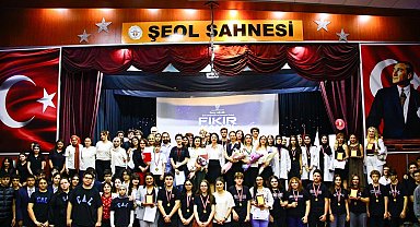 İzmir'de genç girişimcilerin inovatif projeleri 'Fikir Kampı'nda ödüllendirildi