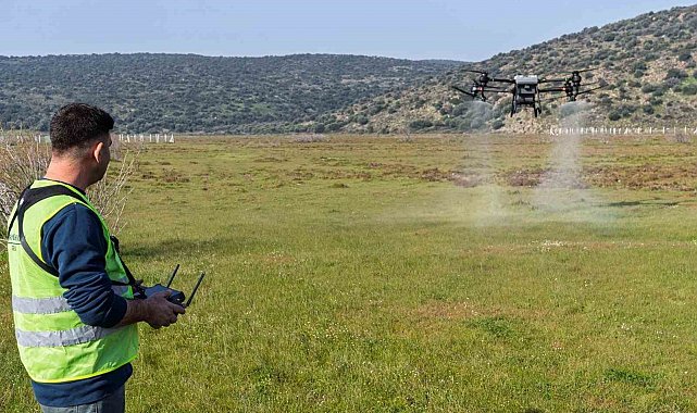 İzmir'de kurban pazarlarında 'organik' ve 'dron'lu ilaçlama