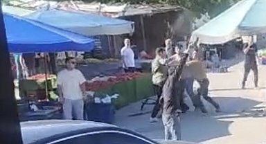 İzmir'de pazarcılar arasında silahlı kavga kamerada