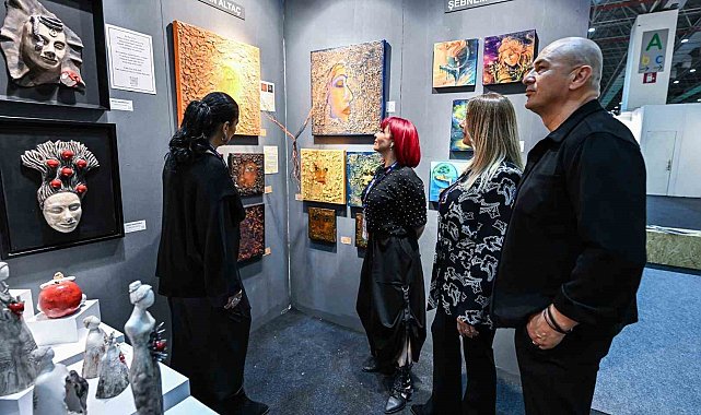 İzmir'de sanat buluşması başladı: 120 galeri, bin 600 sanatçı aynı çatı altında