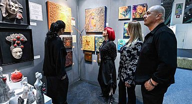 İzmir'de sanat buluşması başladı: 120 galeri, bin 600 sanatçı aynı çatı altında