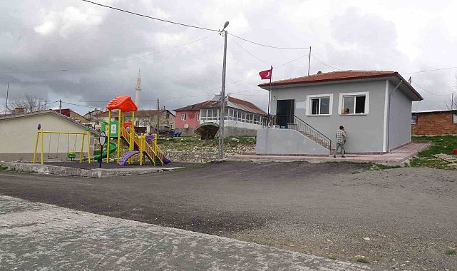Jandarmadan köy okuluna destek