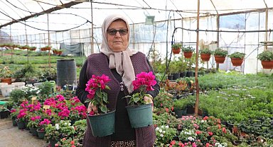 Kadın emeği ile üretilen çiçekler Muğla sokaklarını süslüyor
