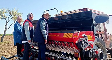 Kadın üreticiler fasulye tohumlarını toprakla buluşturdu
