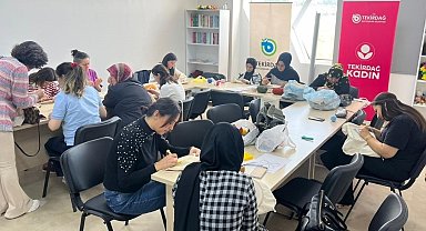 Kadınlar bu merkezde hem öğreniyor hem üretiyor