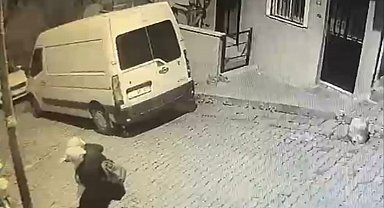 Kağıthane'de direğe dokunan çocuğa elektrik çarptı