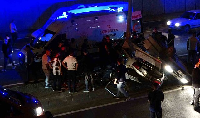 Kahramanmaraş'ta otomobil direğe çarptı: 1'i ağır 3 yaralı