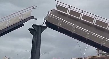 Kamyon üst geçide çarptı: 3 yaralı