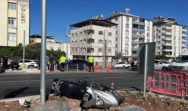 Kamyonet ile motosiklet çarpıştı: 3 yaralı
