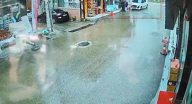 Kamyonet yayaların arasına daldı, o anlar kameraya yansıdı