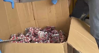 Kamyonetin kasasından 300 bin sentetik ecza hap ele geçirildi