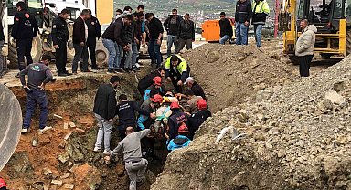 Kanalizasyon çalışması sırasında toprak altında kalan işçi kurtarıldı