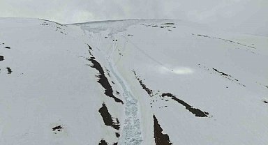 Kandilli Sıra Dağları'ndaki çığın izleri havadan görüntülendi
