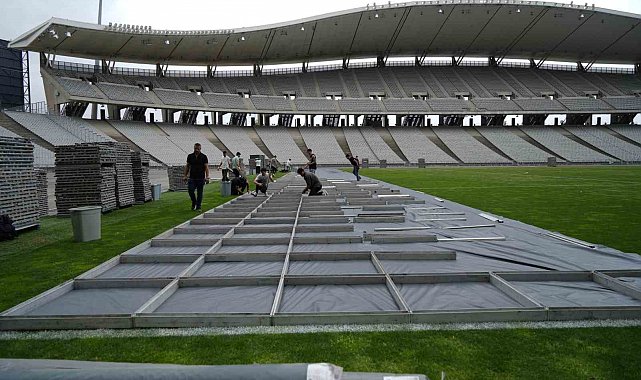 Kanye West'in İstanbul'daki 100 bin kişilik konserine "Travis Scott" sürprizi