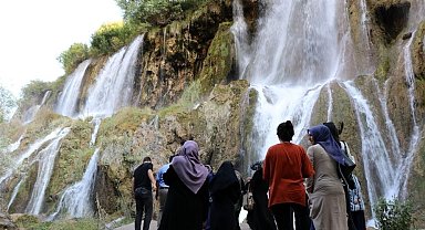 Kar suları Girlevik Şelalesi'ni coşturdu