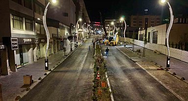 Karabük'te caddeler gece mesaisiyle yenileniyor