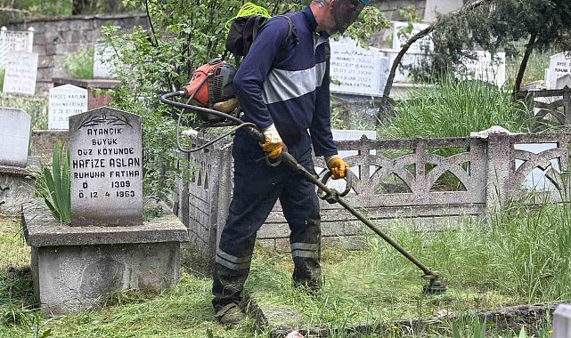 Karabük'te mezarlıklarda bayram mesaisi başladı