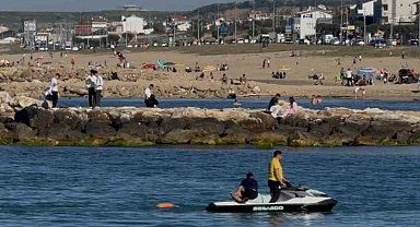 Karaburun Sahili'nde boğulma tehlikesi geçiren kişi son anda kurtarıldı