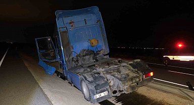 Karaman'da bariyerlere çarpan tır refüje düştü: 1 yaralı