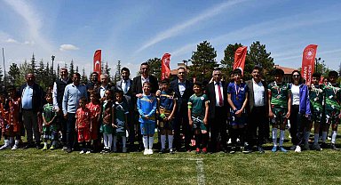 Karaman'da kırsaldaki çocuklar yeşil sahada buluştu