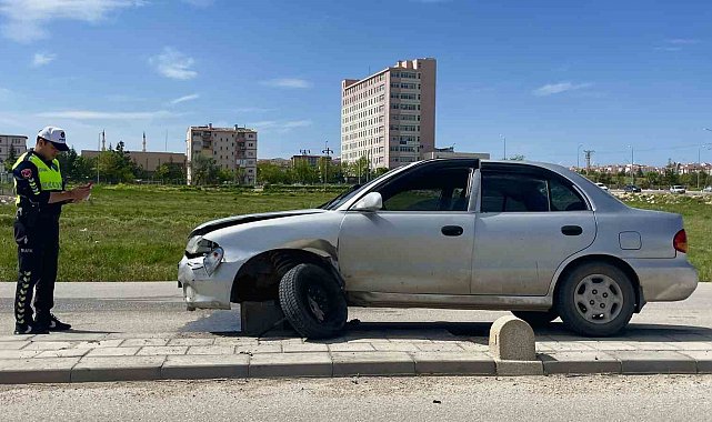 Karaman'da otomobil refüje çıktı: 1 yaralı