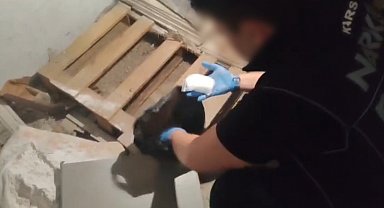 Kars'ta iş yerindeki 205 gram uyuşturucuyu "Zeus" buldu