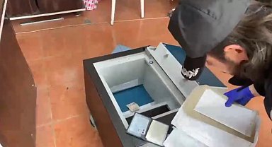 Kars'ta tefecilik operasyonu: 21 milyonluk çek-senet, tapular ve uyuşturucu ele geçirildi