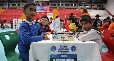 Kars'ta zeka dolu rekabet: 400 öğrenci akıl oyunlarında yarıştı