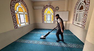 Kartepe'de camiler Kurban Bayramı öncesi ibadete hazırlanıyor