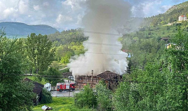 Kastamonu'da 250 yıllık tarihi konak çıkan yangında hasar gördü