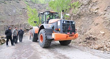 Kastamonu'da heyelan sebebiyle kapanan yol ulaşıma açıldı