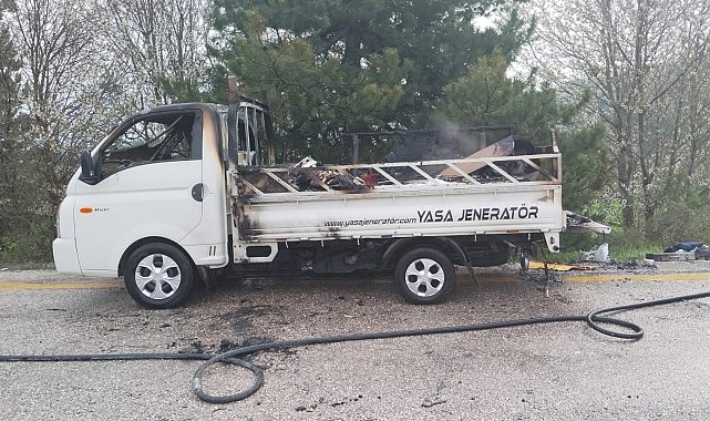 Kastamonu'da seyir halindeki kamyonet alev alev yandı
