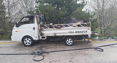 Kastamonu'da seyir halindeki kamyonet alev alev yandı