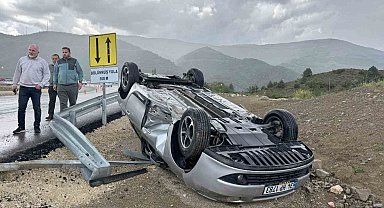 Kastamonu'da su birikintisine kapılan otomobil takla attı