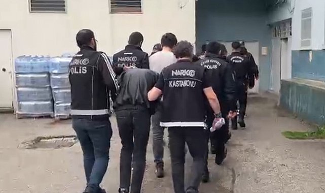 Kastamonu'da zehir tacirlerine yönelik operasyonda 5 şüpheli tutuklandı