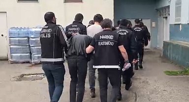 Kastamonu'da zehir tacirlerine yönelik operasyonda 5 şüpheli tutuklandı
