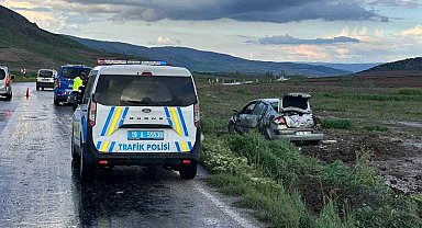 Kaygan yolda kontrolden çıkan otomobil takla attı: 5 yaralı
