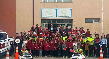 Kaymakam Kara'dan miniklere hayat kurtaran uyarı