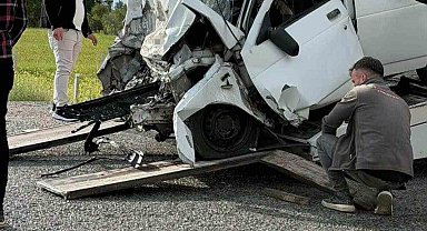 Kayseri'de otomobil ile hafif ticari araç çarpıştı: 1 ölü, 2 yaralı