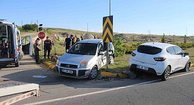 Kayseri'de otomobiller çarpıştı: 1'i ağır 6 yaralı