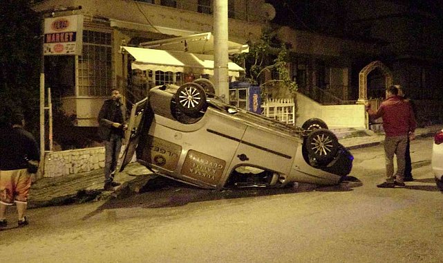 Kaza sonrası ters dönen araçtan sızan akaryakıt paniğe neden oldu