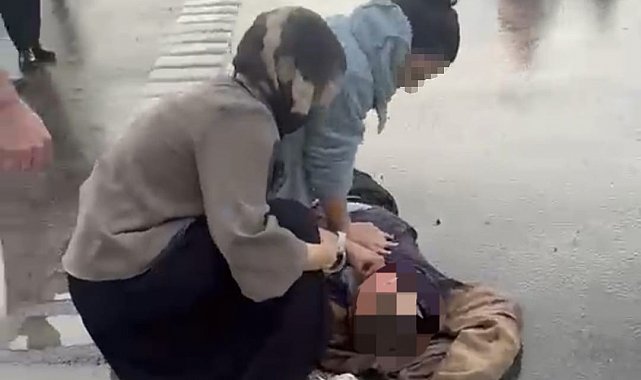 Kaza yapanlara yardım etmek isterken otomobilin çarptığı yaya hayatını kaybetti