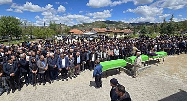 Kazada hayatını kaybeden 2 öğrenci ve servis sürücüsü defnedildi