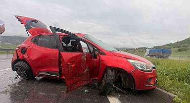 Kazada hurdaya dönen araçta şans eseri ölen ya da yaralanan olmadı