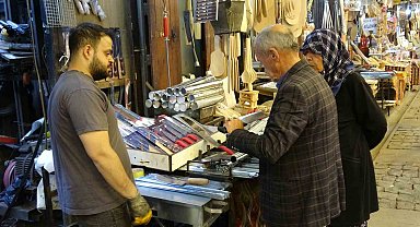 Kebap şişleri bayram için hazırlanıyor