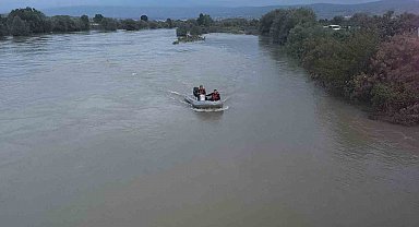 Kelkit Çayı'nda akıntıya kapılan 2 genç için arama çalışmaları havadan, karadan ve sudan devam ediyor