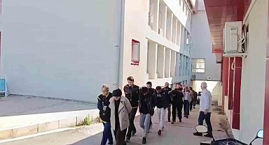 Kendilerini hakim, savcı ve polis olarak tanıtıp milyonluk vurgun yapan şebeke çökertildi