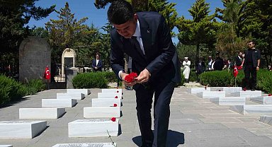 Kilis Valisi Kalaylı bayram arefesinde şehitleri unutmadı