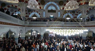 Kilis'te bayram namazında camiler doldu taştı